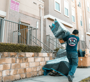 Moving Company or DIY? Why Hiring Movers Is The Better Choice